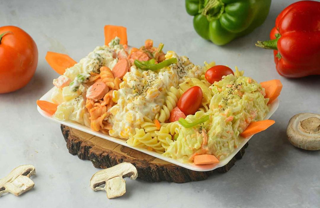 طبق-سلطة-مشكّلة