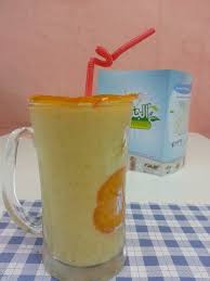 1,5 لتر موز وحليب وخرما