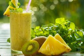 اناناس وكيوي وسط