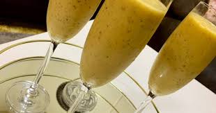 موز وحليب و منغا كبير