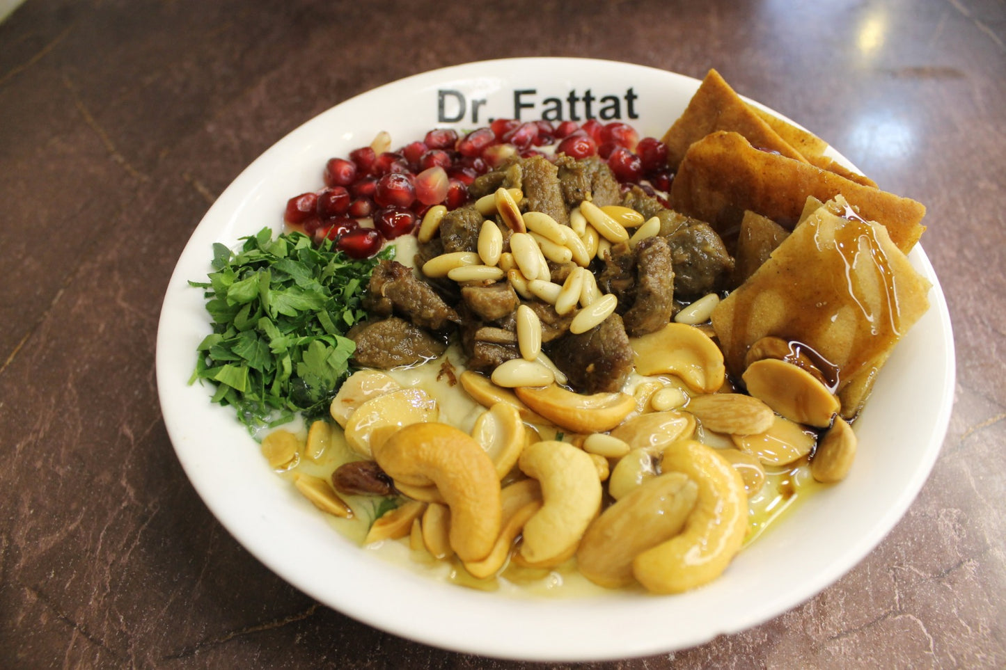 فتة لحمة ومكسرات مع صنوبر