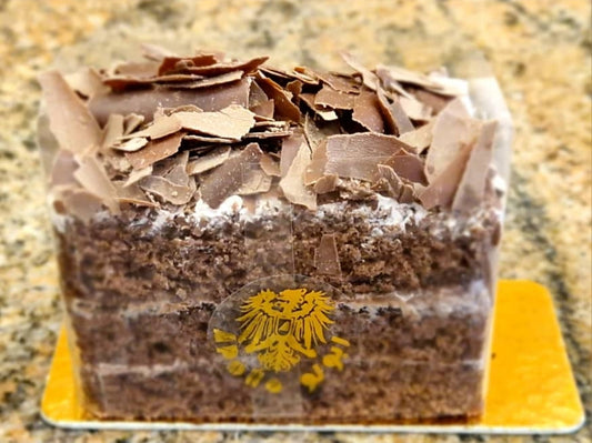 كيك طبقات سانتانا بكريمة الشوكولا