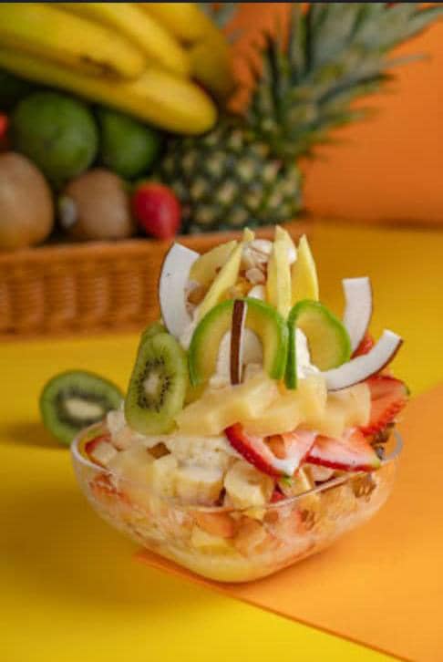 سلطة فواكه استوائية