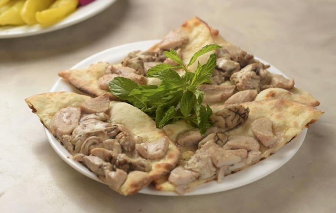 سناسل وبيض غنم عالعجين