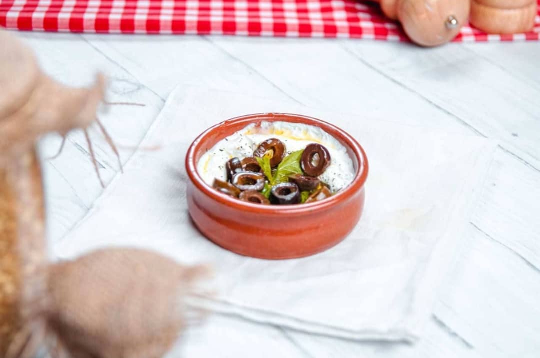 لبنة-مع-زيتون-أسود