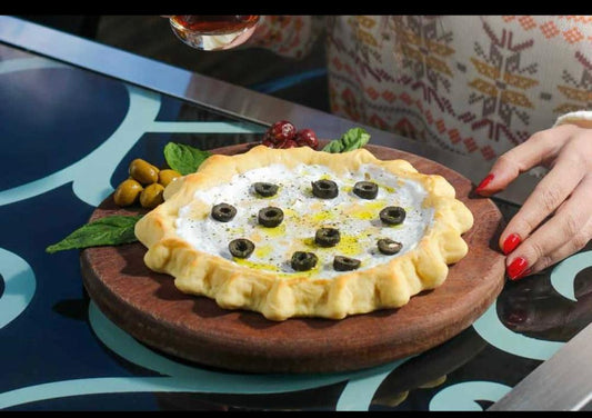 منقوشة لبنة مع زيتون