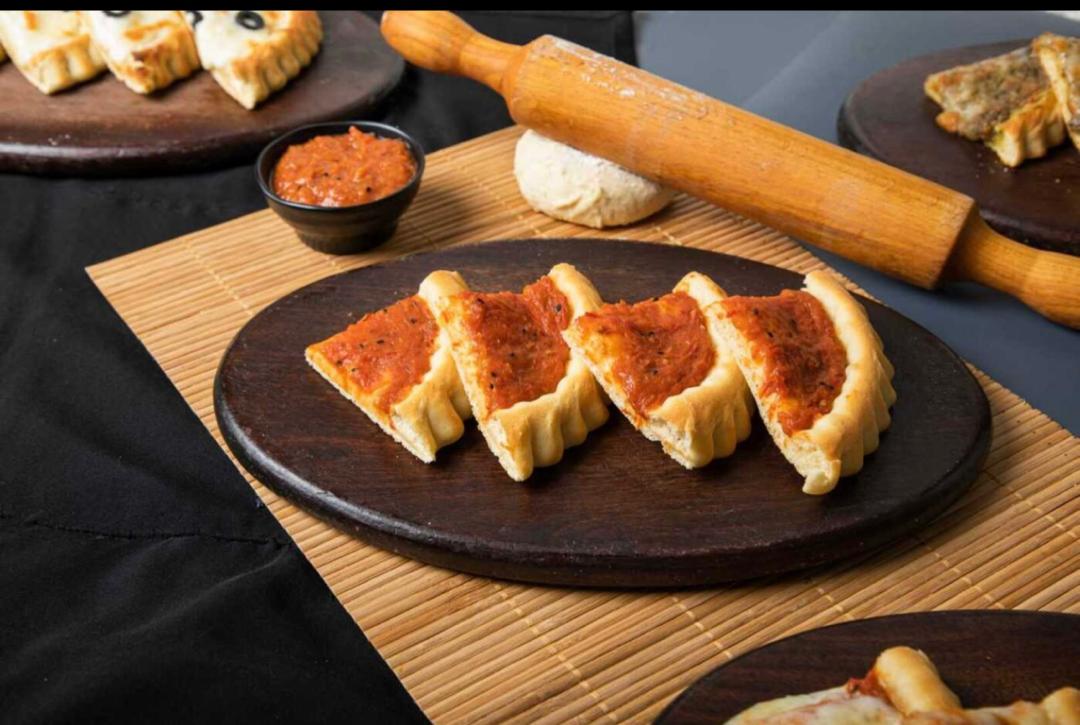 منقوشة محمرة