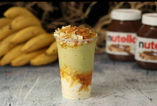 الأفوكادو مع الكريمة والمكسرات بالعسل