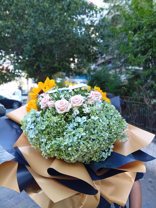 بوكيه اصفرمع تشكيلة  تخرج🧑‍🎓