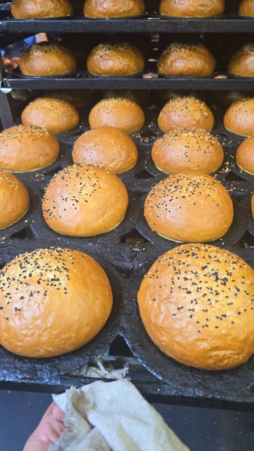 خبز بالسمسم نص كيلو