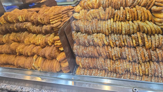 كعك بحليب سمسم وساده بجوز هند نص كيلو